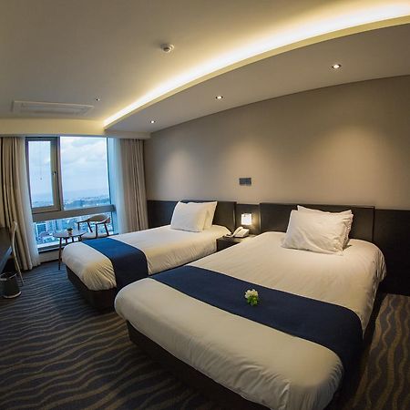 Gloucester Hotel Чеджу Екстериор снимка